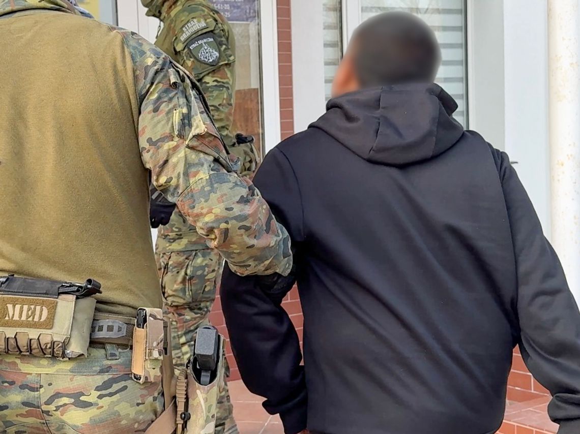 Służby weszły do firm i mieszkań. Skontrolowano prawie 200 osób