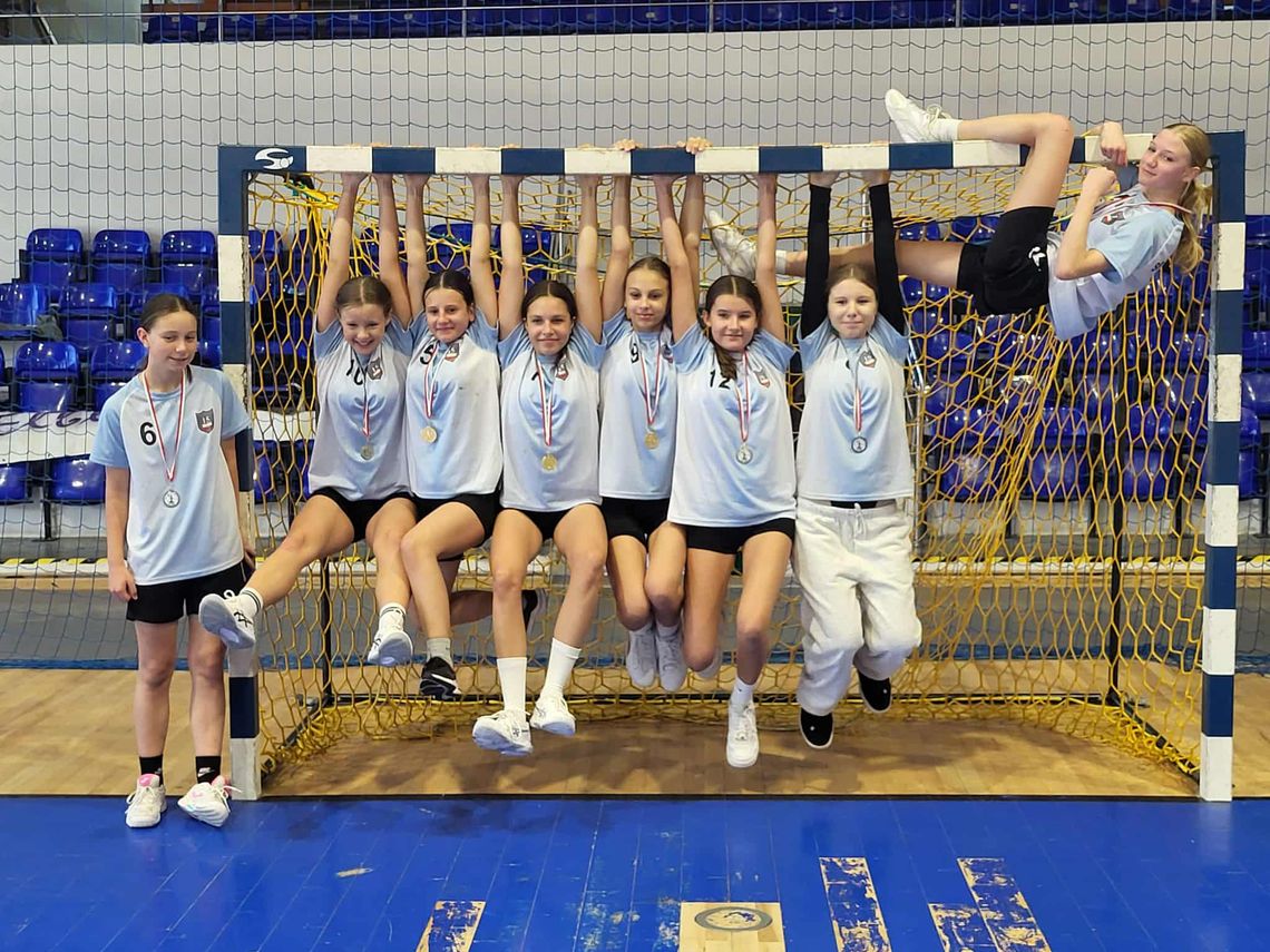 Piłkarki ręczne SP 15 najlepsze (galeria)