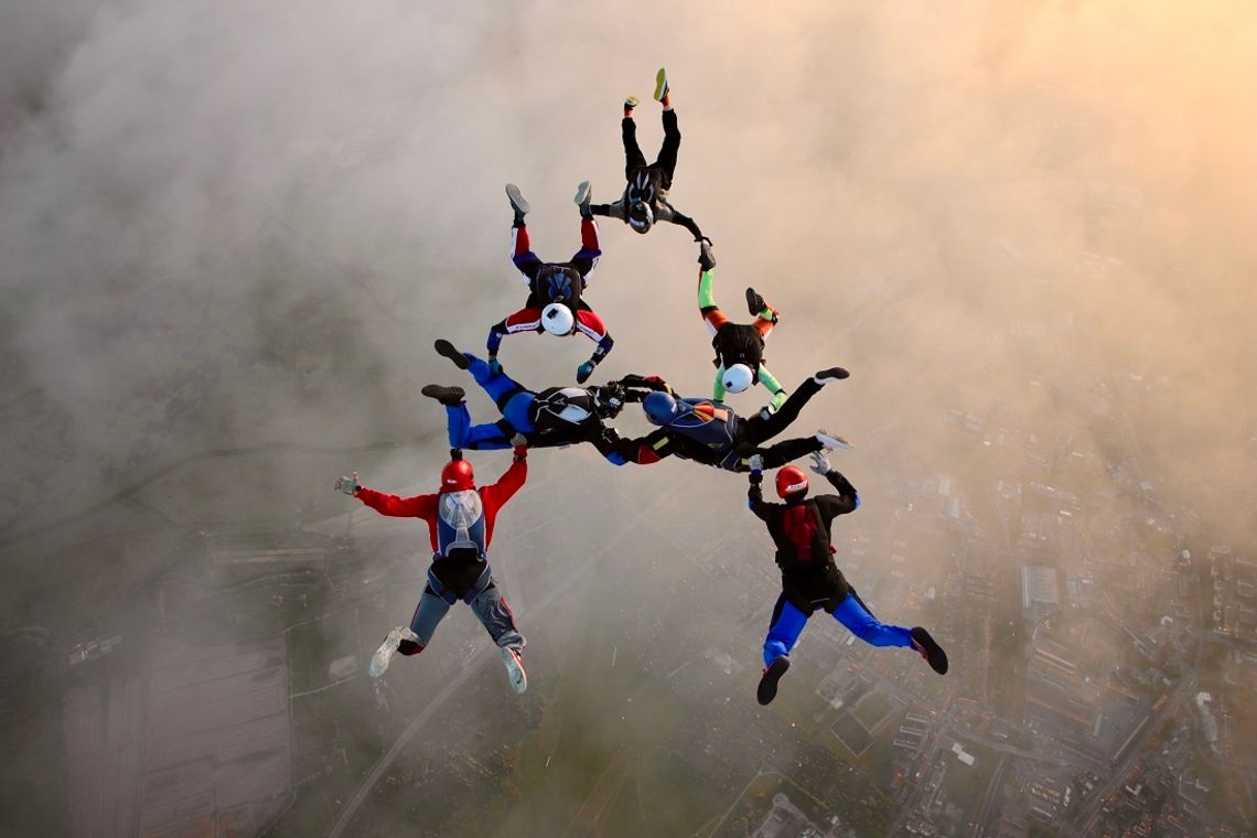 Spadochroniarze nad Elblągiem