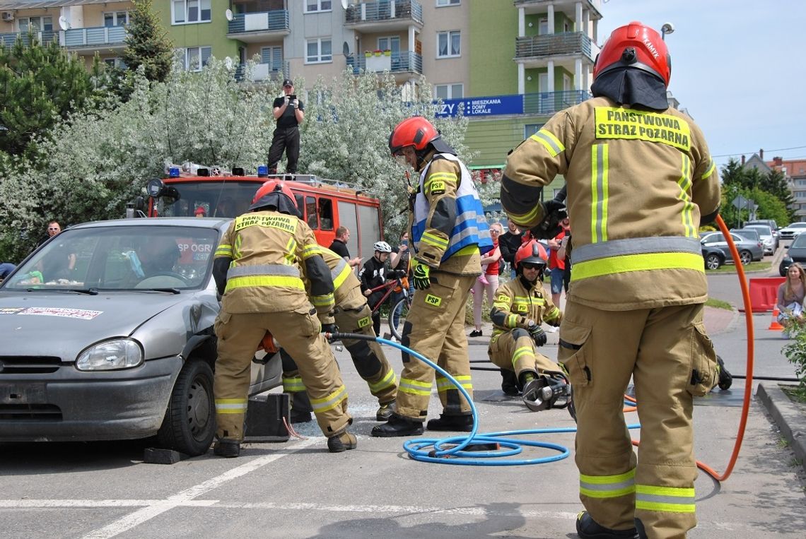 Strażacy ćwiczyli na parkingu CH Ogrody [ZDJĘCIA]