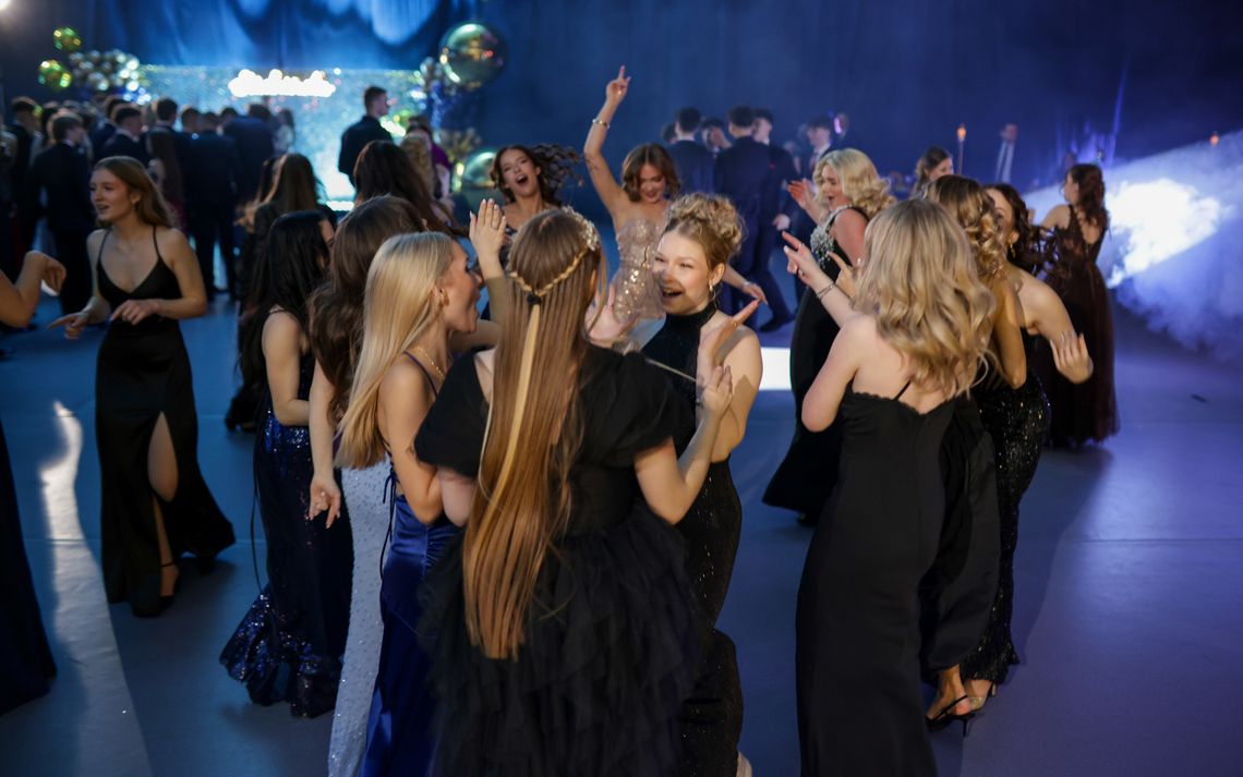 Studniówka I LO w Elblągu. Wyjątkowy wieczór maturzystów [FOTO]