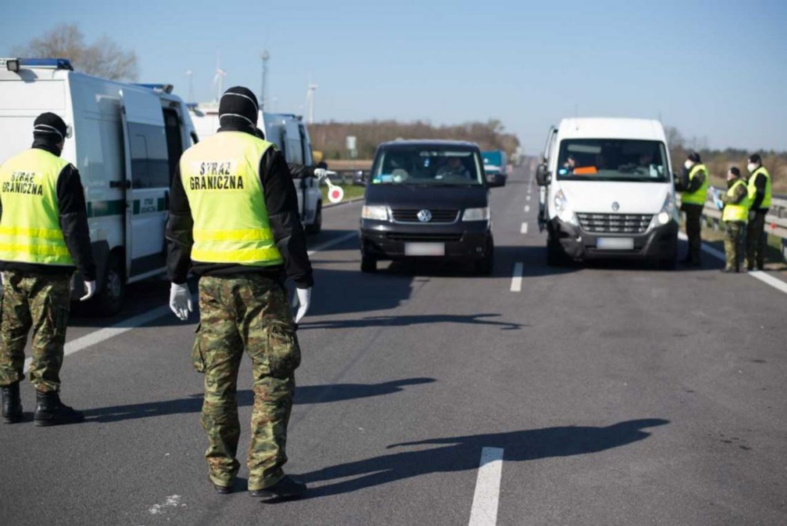 Świąteczne powroty do kraju. Jak to jest z kwarantanną?