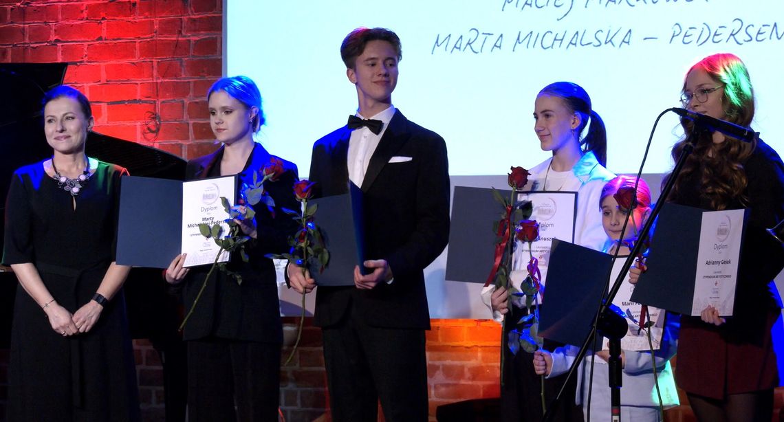 Święto kultury w Elblągu. Nagrody, stypendia i prestiżowe wyróżnienia [WIDEO]