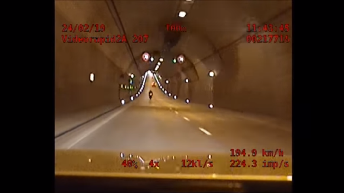 Szalony pościg w tunelu pod Martwą Wisłą. Jechał 200 km/h! [WIDEO]