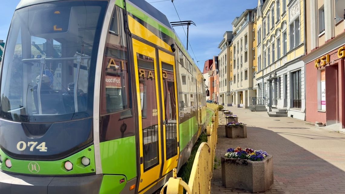 Tramwaje stanęły po wykolejeniu wagonu Tramwaje stanęły po wykolejeniu wagonu