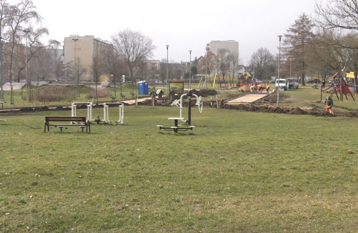 Trwają prace budowlane w elbląskim parku [WIDEO]