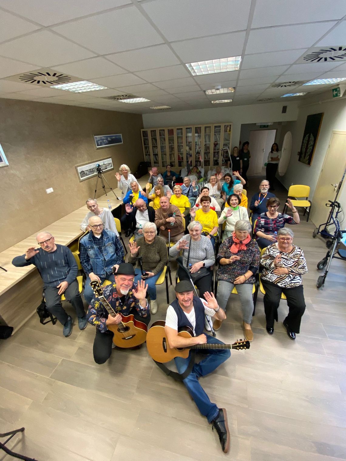 Tu nikt nie jest sam. Światowy Dzień Hospicjów i Opieki Paliatywnej. Tu nikt nie jest sam. Światowy Dzień Hospicjów i Opieki Paliatywnej.