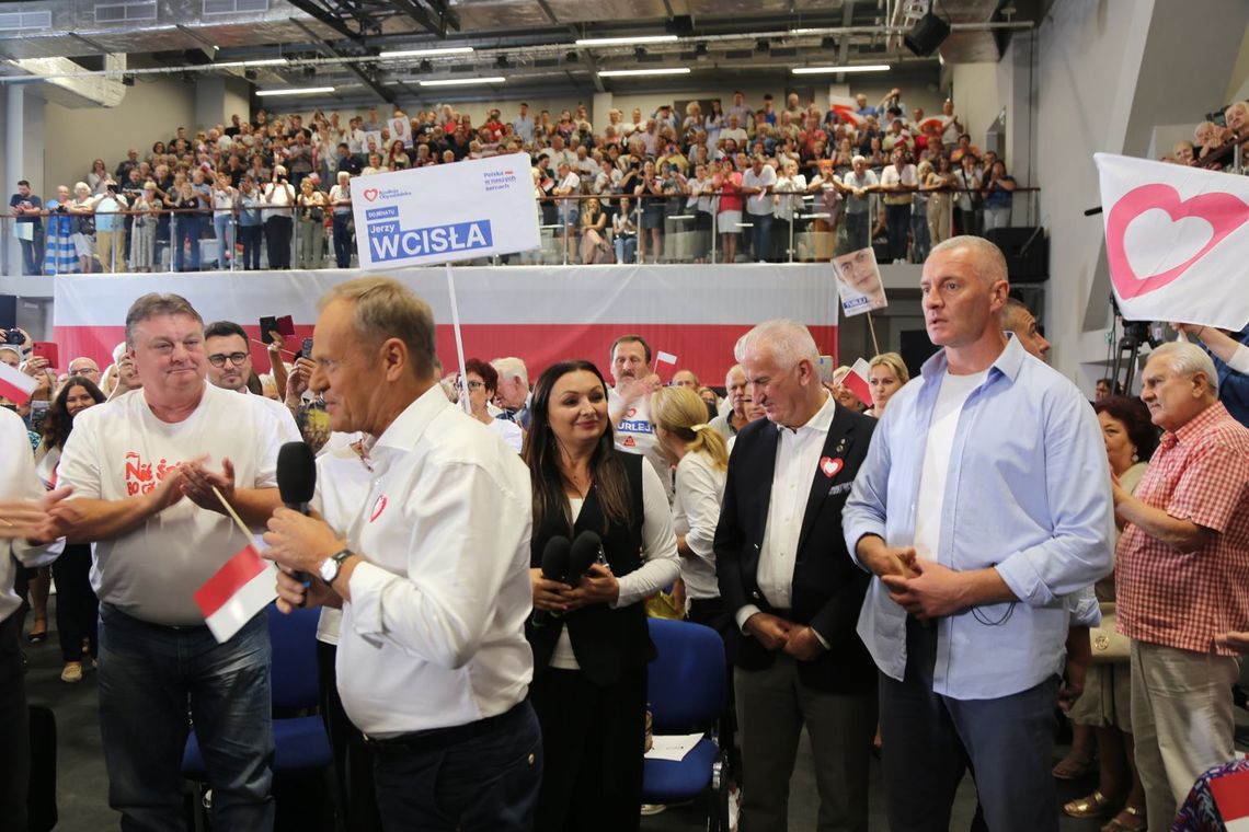 Tusk w Elblągu podał wyniki wewnętrznego sondażu