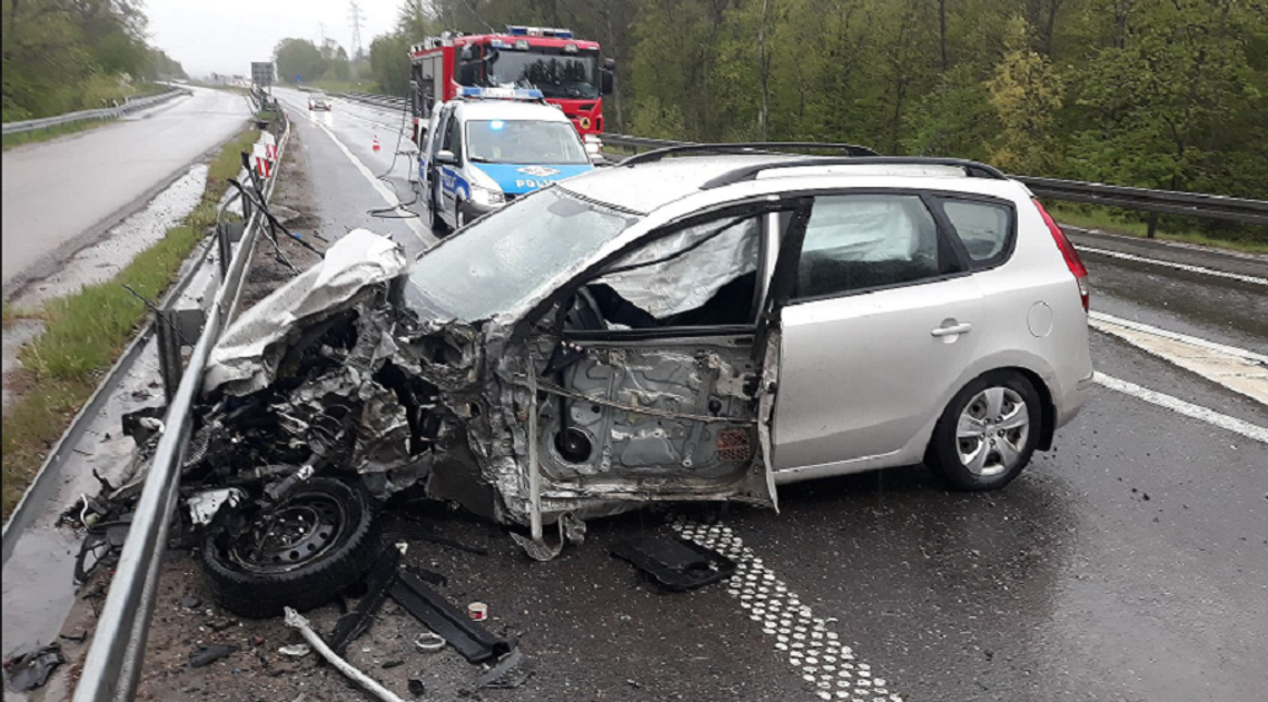 Uderzył w barierki na S22, stracił prawo jazdy