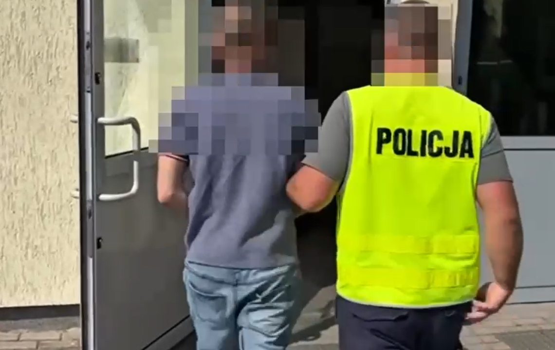 Ukradł tablicę, podpalił auto i rozbił się uciekając