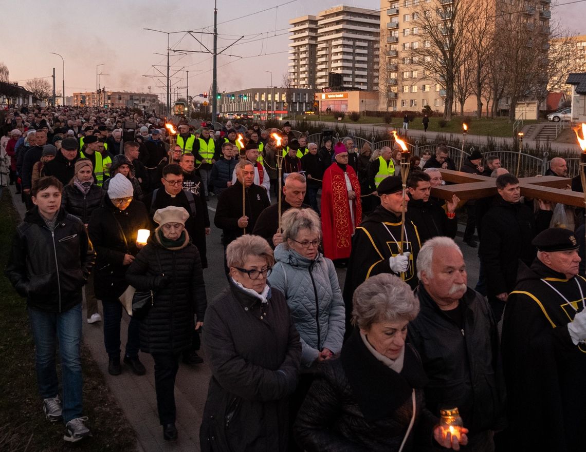 Ulicami Elbląga przeszła Droga Krzyżowa [ZDJĘCIA]