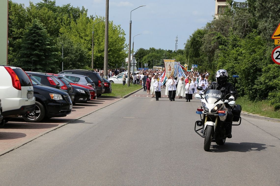 Ulicami Elbląga przeszło 9 procesji [ZDJĘCIA]