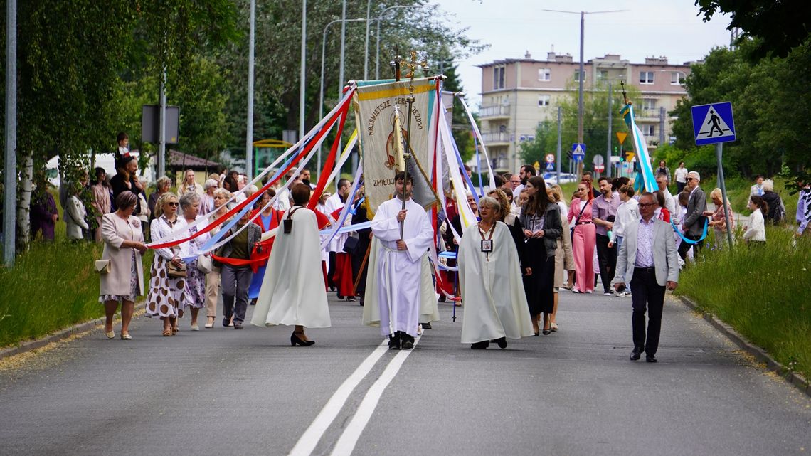 Ulicami Elbląga przeszły procesje Bożego Ciała [FOTO]