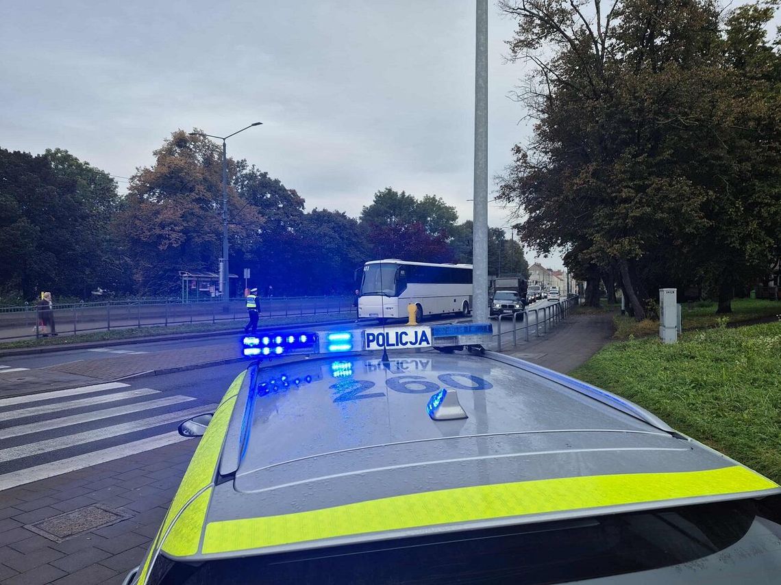 Utrudnienia na rondzie. Policja kieruje ruchem [WIDEO]