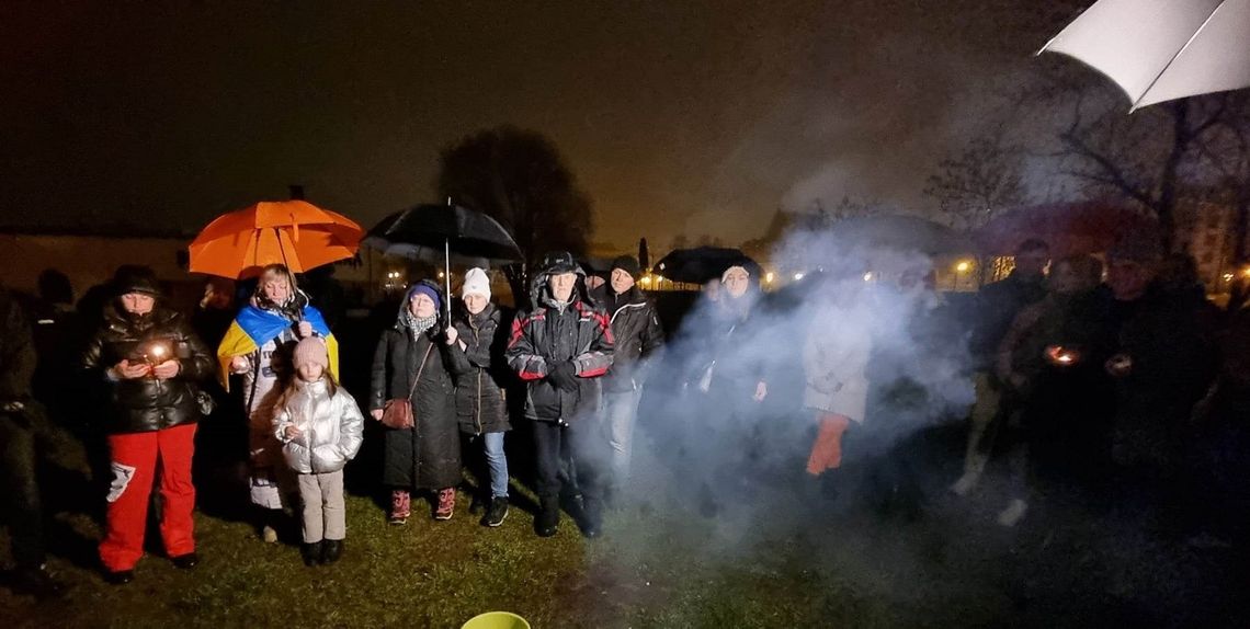 W Elblągu zapalony został płomień solidarności z Ukrainą