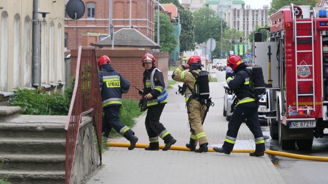 W Malborku pali się magazyn z chemikaliami. Na miejsce jadą strażacy - chemicy z Elbląga.  