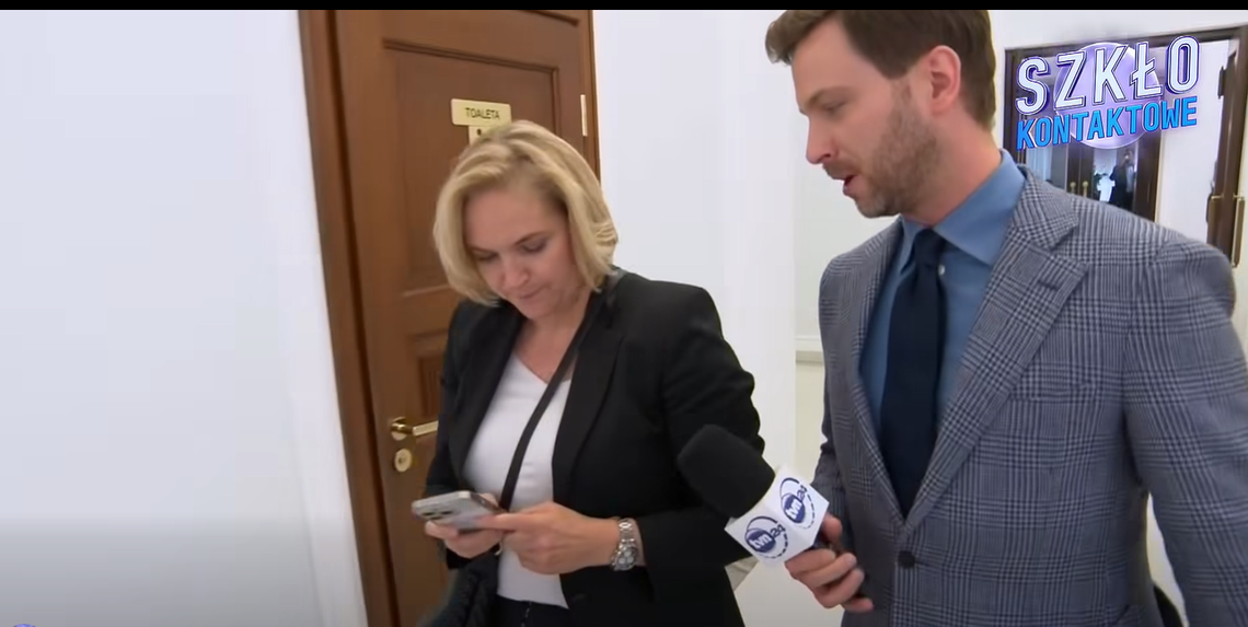 Wpadka na sejmowym korytarzu. Dziennikarz zadzwonił i wszystko stało się jasne Wpadka na sejmowym korytarzu. Dziennikarz zadzwonił i wszystko stało się jasne