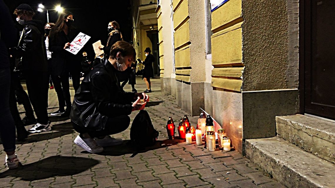 "Wybór nie zakaz", "piekło kobiet" i "jeb*ć PiS. W Elblągu odbył się protest!