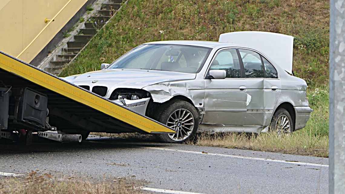 Wyjeżdżając z S7 wjechał w bariery ochronne