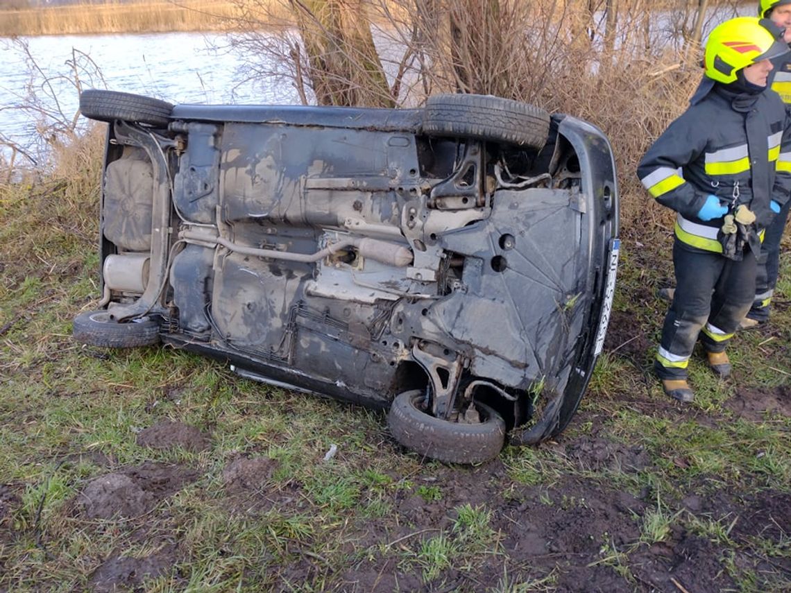 Wylądował na boku na trasie Elbląg-Malbork