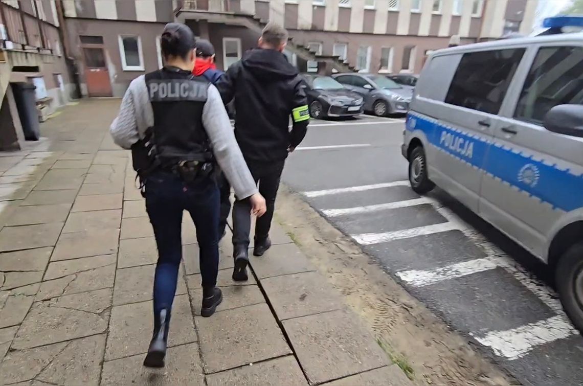 Wynieśli sejf, a w nim prawie 35 tysięcy złotych Wynieśli sejf, a w nim prawie 35 tysięcy złotych