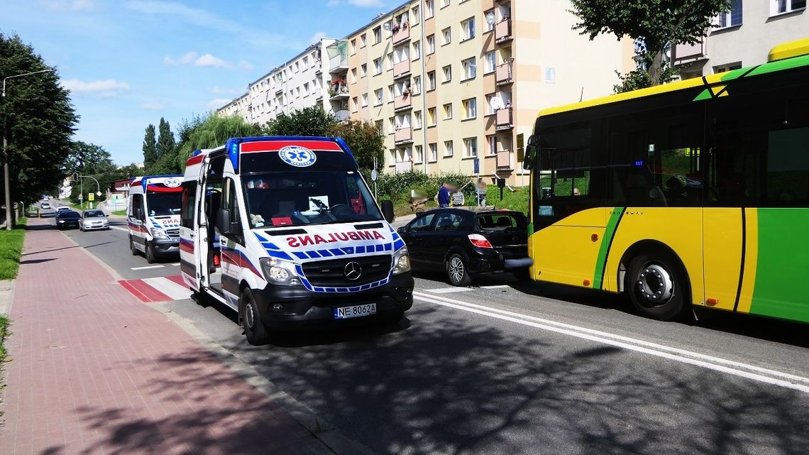 Wypadek autobusu z samochodem na Robotniczej. 4 osoby ranne!