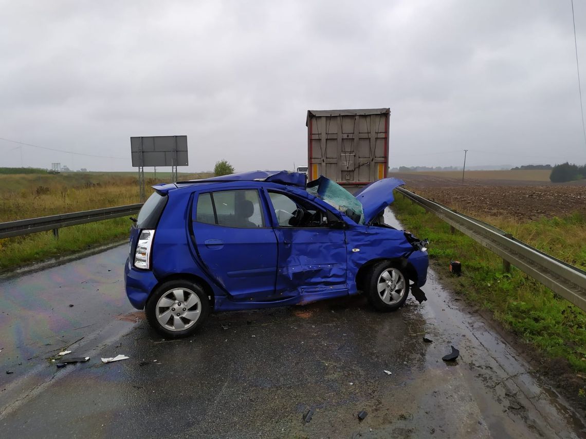 Wypadek pod Pasłękiem na starej "siódemce"