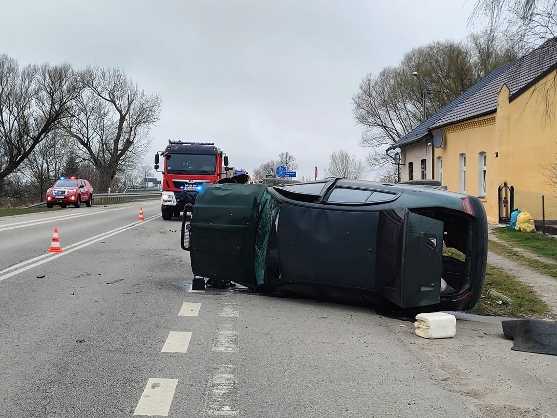 Wypadek w Solnicy. 4 osoby trafiły do szpitala w Elblągu