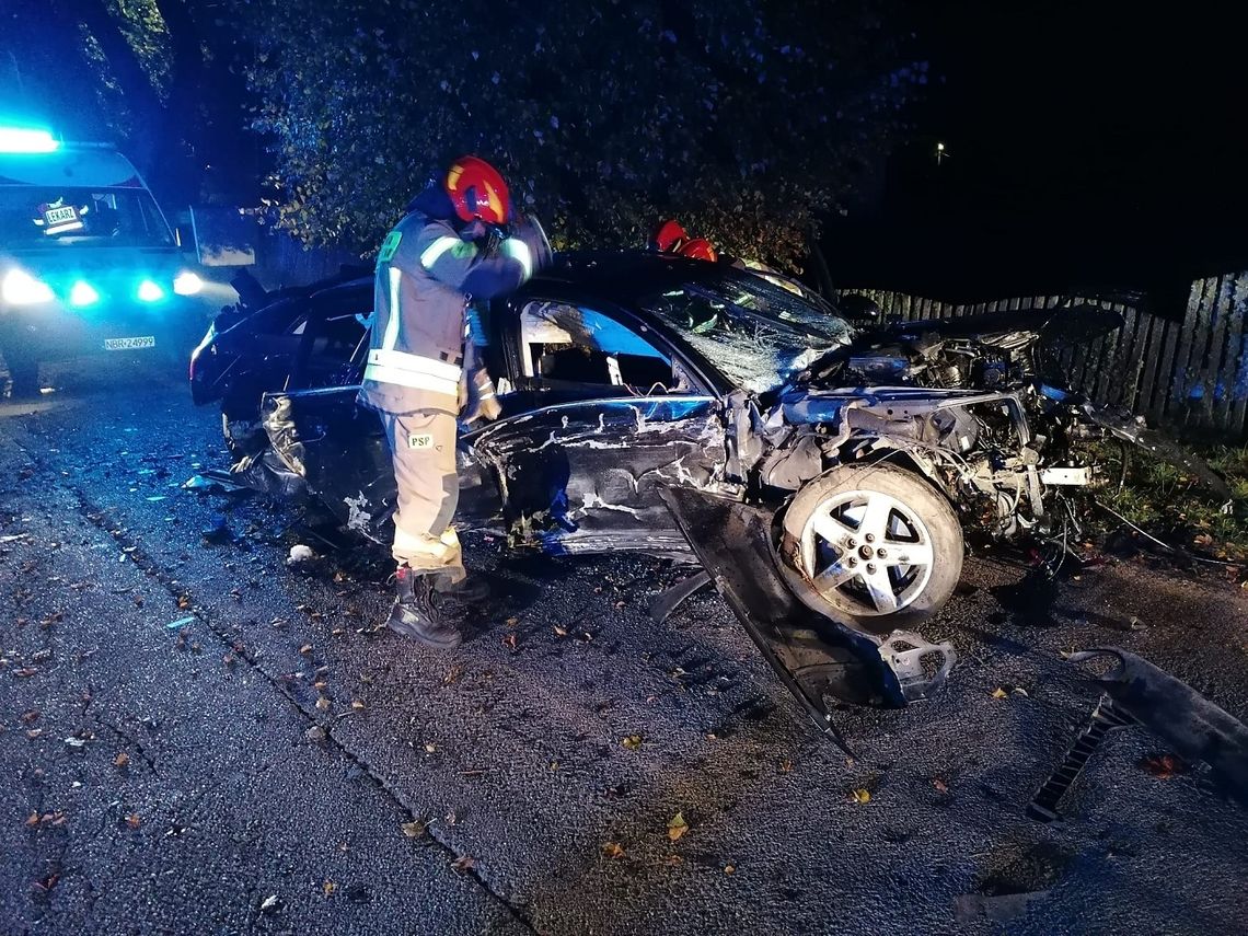 Z samochodu niewiele zostało... Wypadek w Lelkowie