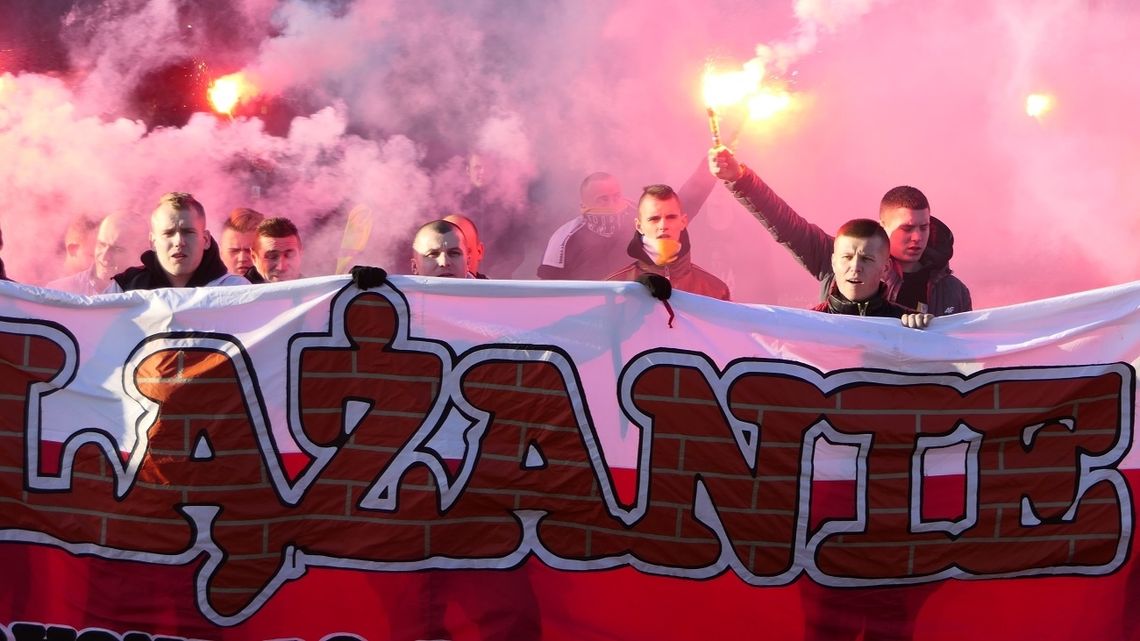 "Zamiast liści będą wisieć komuniści". Ulicami Elbląga przeszedł Marsz Pamięci Żołnierzy Wyklętych.