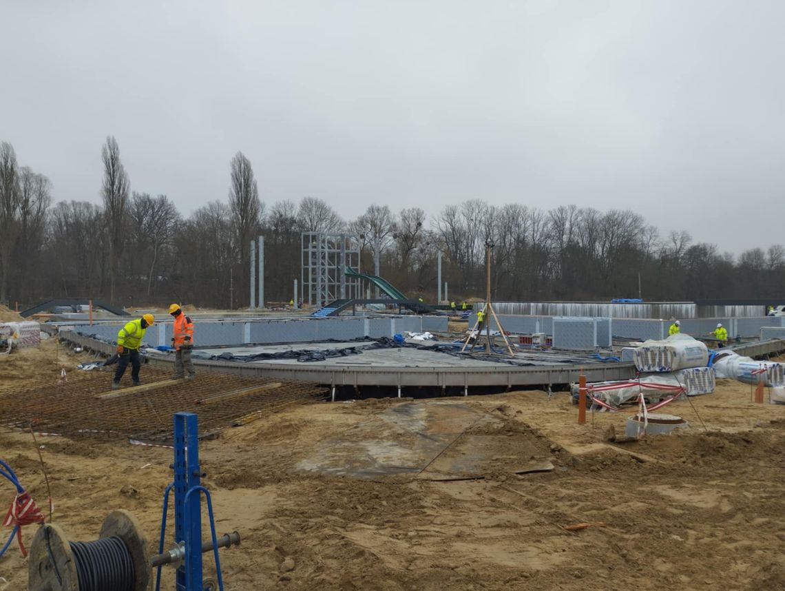 Zamontowano już pierwsze zjeżdżalnie Zamontowano już pierwsze zjeżdżalnie