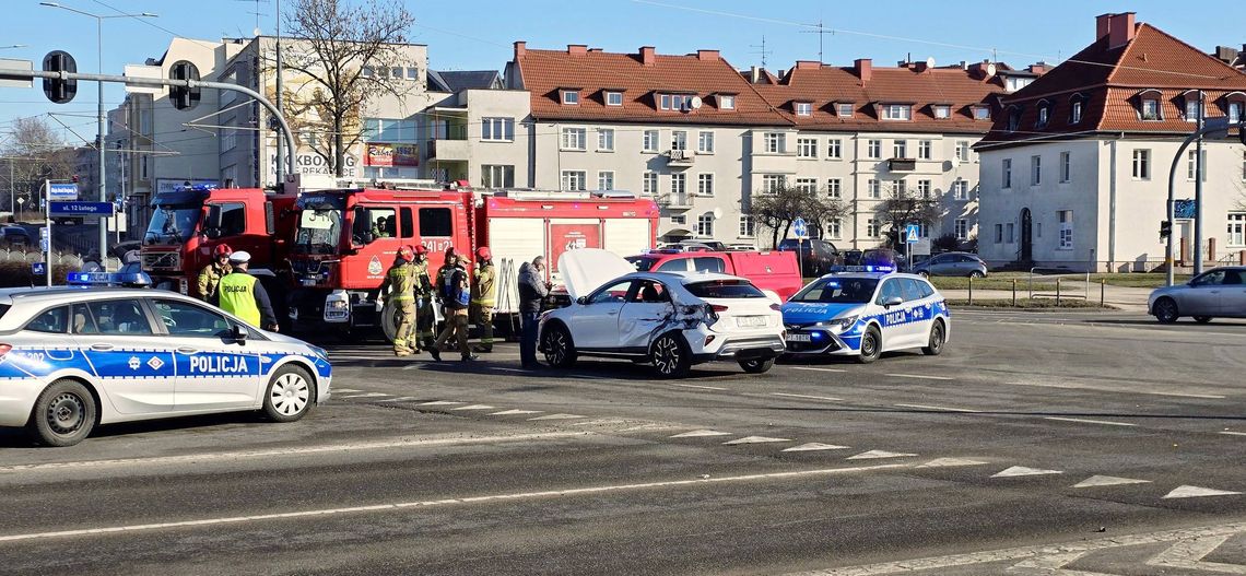 Zderzenie 3 pojazdów. W kolizji brał udział wóz  strażacki