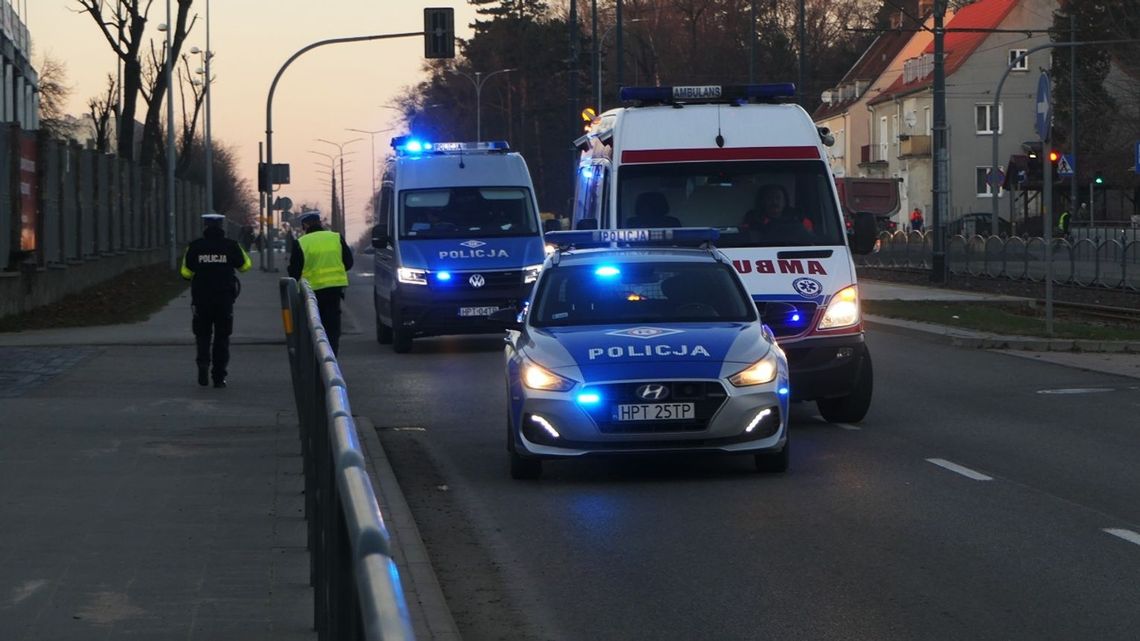 Zderzenie pojazdów na Browarnej. Sprawca uciekł do mieszkania Zderzenie pojazdów na Browarnej. Sprawca uciekł do mieszkania