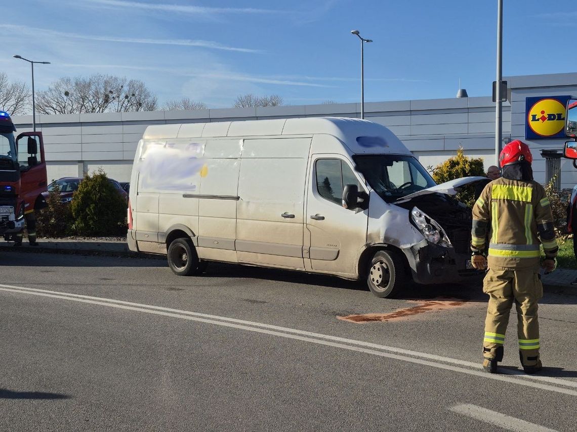 Zderzenie busa z tramwajem na skrzyżowaniu Grunwaldzka-Dębowa