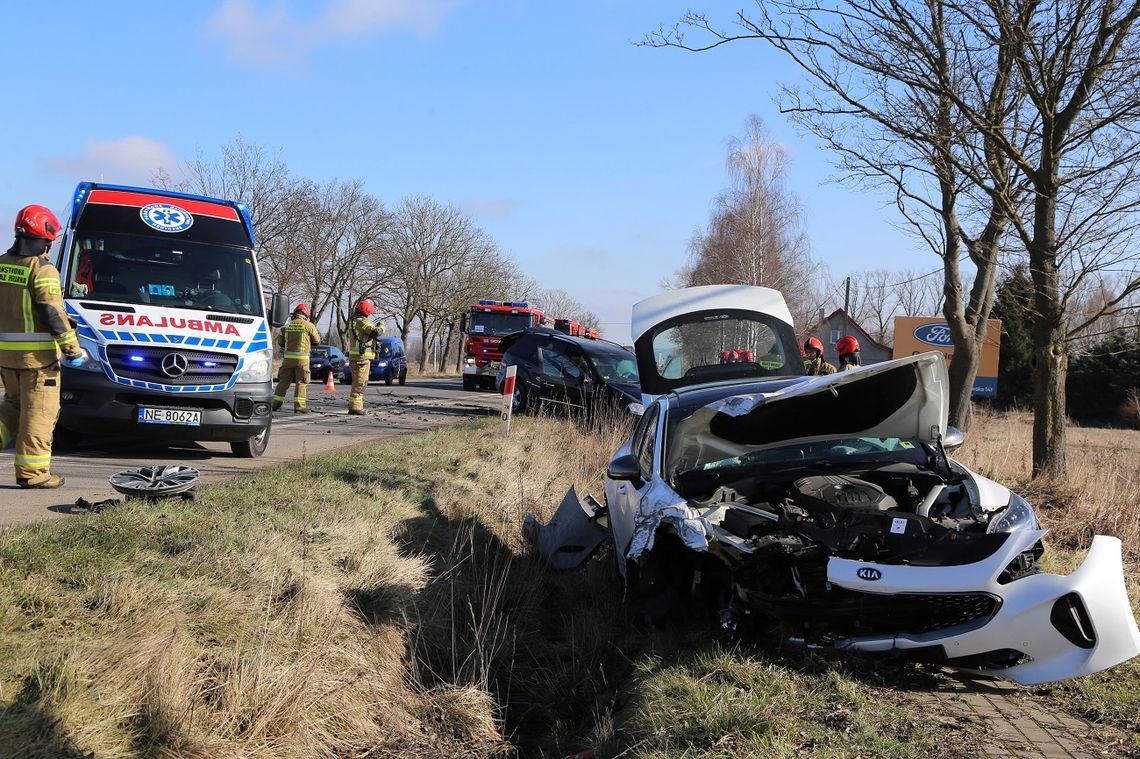 Zderzenie dwóch pojazdów na starej 7