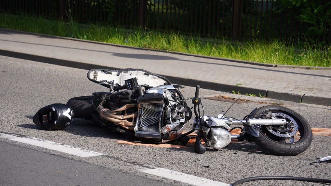 Zderzenie motocyklisty z samochodem na Piłsudskiego