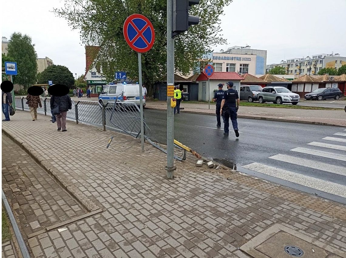 Zderzenie radiowozu z samochodem na Płk. Dąbka