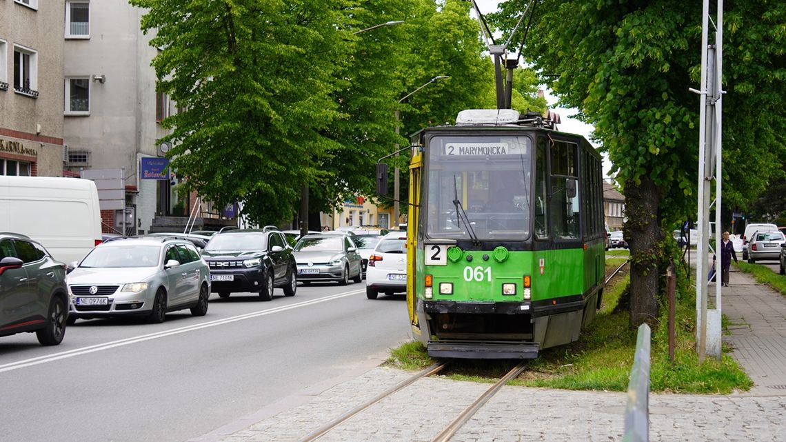 Zderzenie samochodu z tramwajem "Dwójka" ma opóźnienia