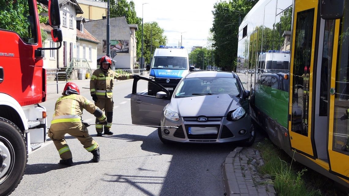 Zderzenie tramwaju z samochodem na Browarnej