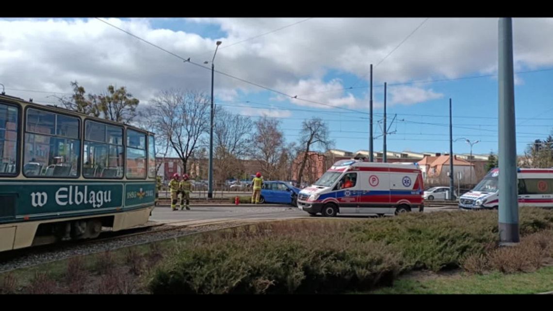 Zderzenie tramwaju z samochodem. Winny instruktor! [FILM]