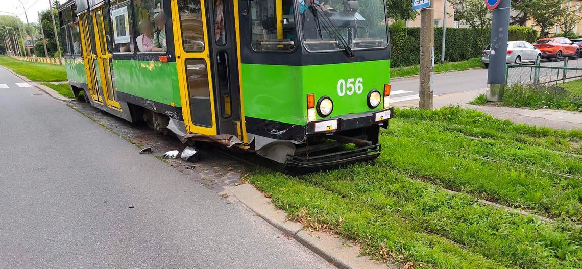 Zderzył się z tramwajem. Za kierownicą siedział 34-latek Zderzył się z tramwajem. Za kierownicą siedział 34-latek