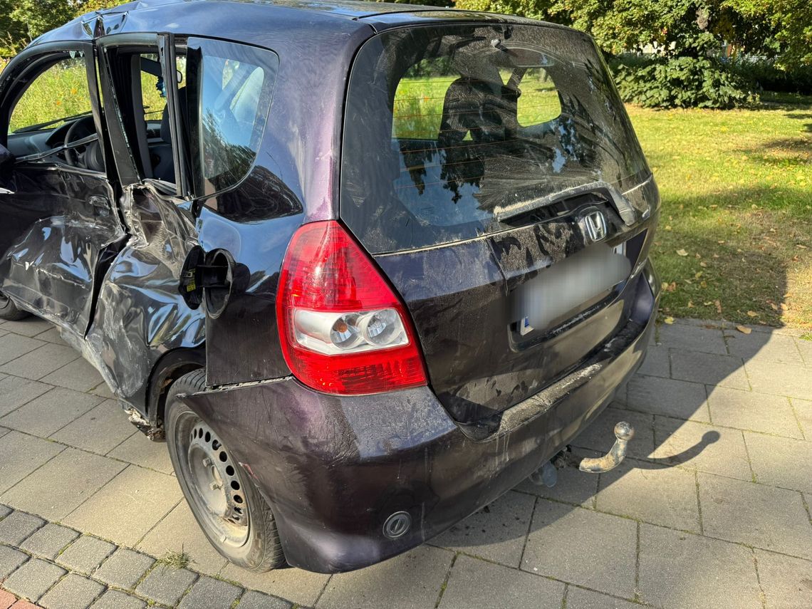 Zderzyła się na rondzie z tramwajem