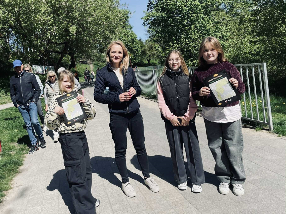 Zumba na świeżym powietrzu, zawody na rolkach i gra miejska