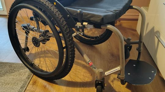 Sprzedam wózek inwalidzki aktywny dla osoby dorosłej Sprzedam wózek inwalidzki aktywny dla osoby dorosłej