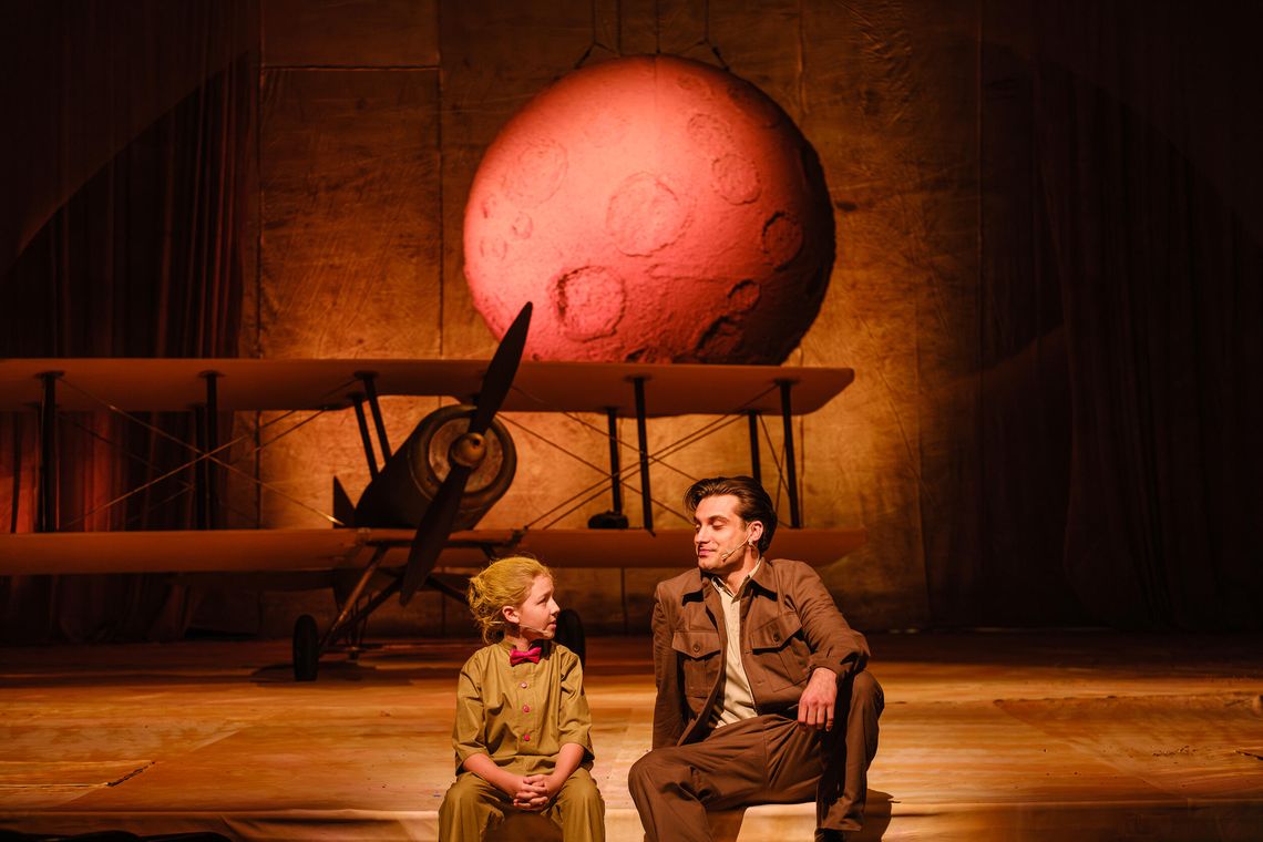 Triumf sceny i serca – „Mały Książę” w reżyserii Cezarego Domagały na deskach elbląskiego teatru Triumf sceny i serca – „Mały Książę” w reżyserii Cezarego Domagały na deskach elbląskiego teatru