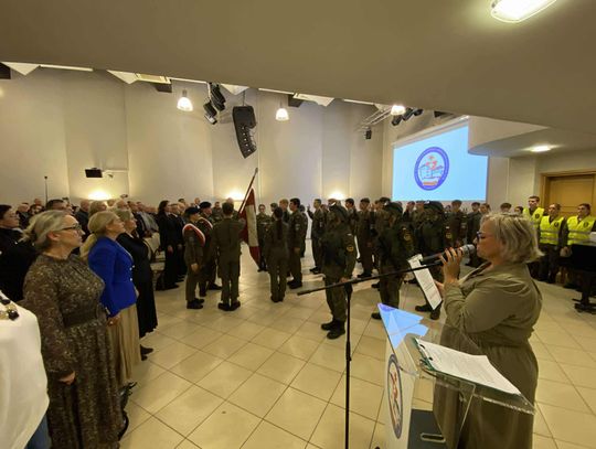 Pierwszoklasiści z ZSEiO złożyli wojskowe ślubowanie