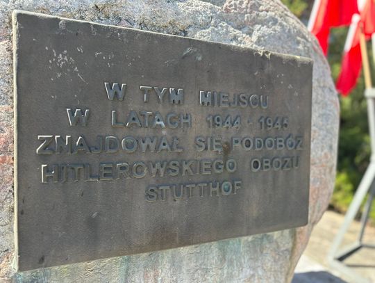 Elblążanie oddali hołd ofiarom obozu Stutthof przy ul. Lotniczej